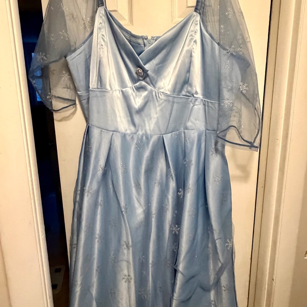 Unique Vintage Light Blue Snowflake Dress - Picture 2 of 6